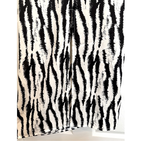 [NWT] PRETTY LITTLE THING — WHITE ZEBRA PRINT SATIN COWL NECK MAXI DRESS - Picture 7 of 8